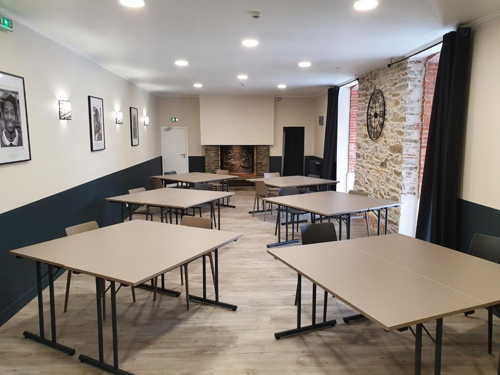 Hotel Restaurant Les Voyageurs Montaigu-Vendee Esterno foto