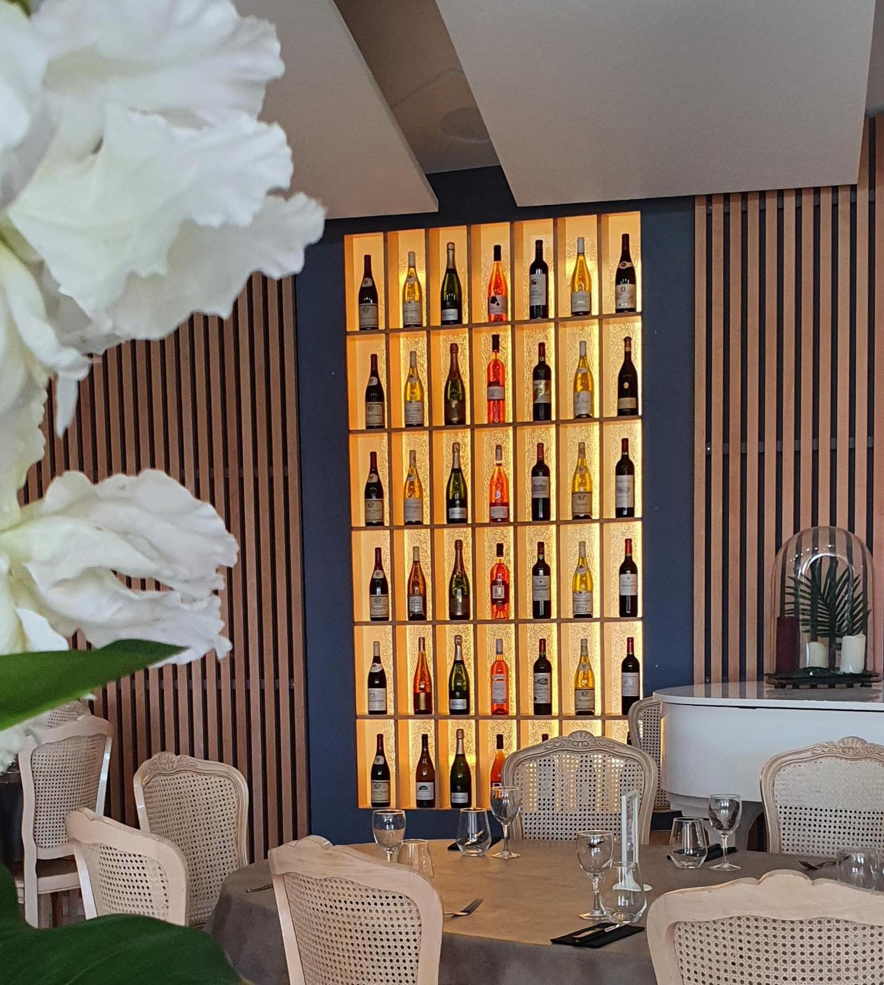 Hotel Restaurant Les Voyageurs Montaigu-Vendee Esterno foto
