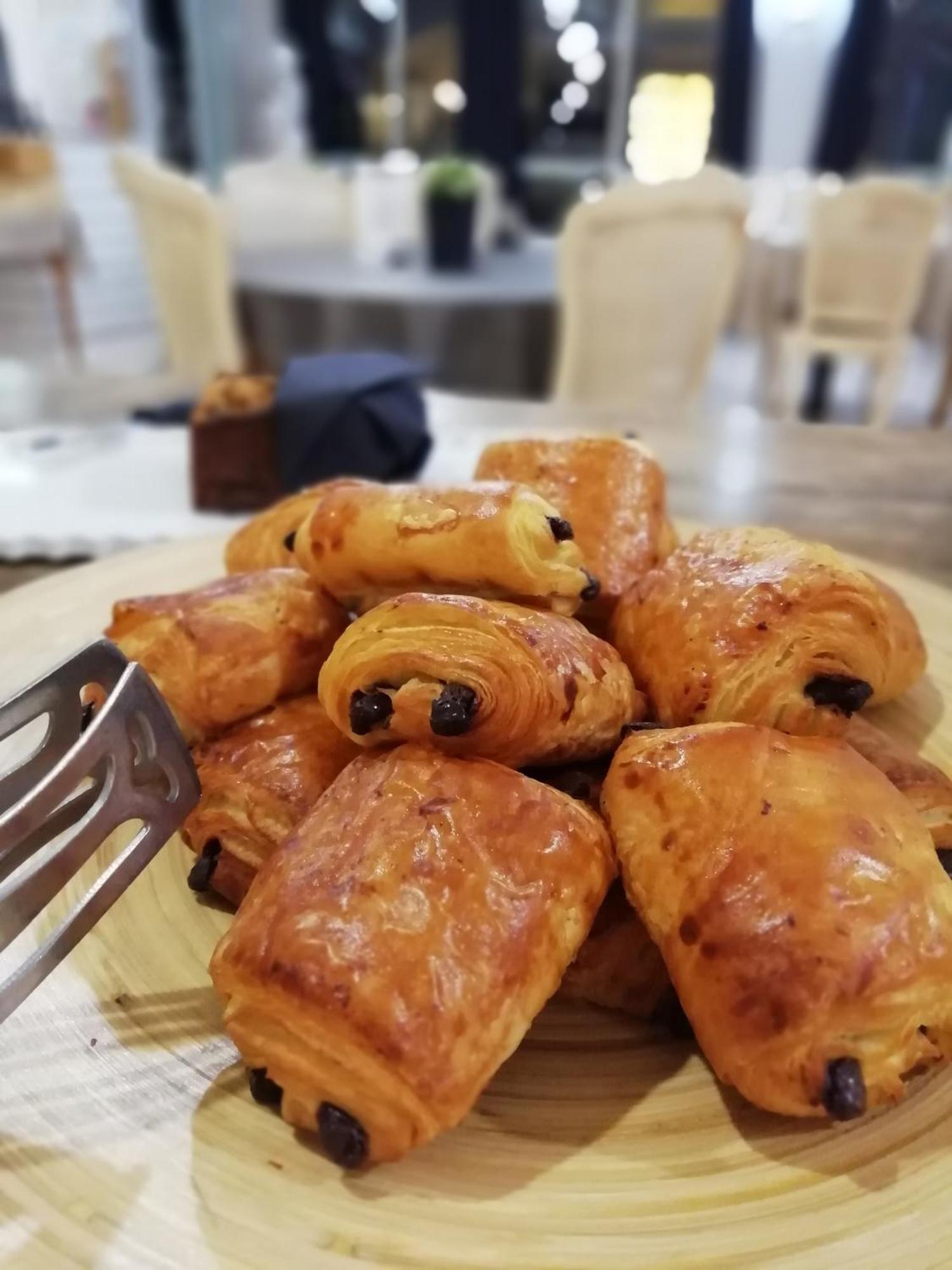 Hotel Restaurant Les Voyageurs Montaigu-Vendee Esterno foto