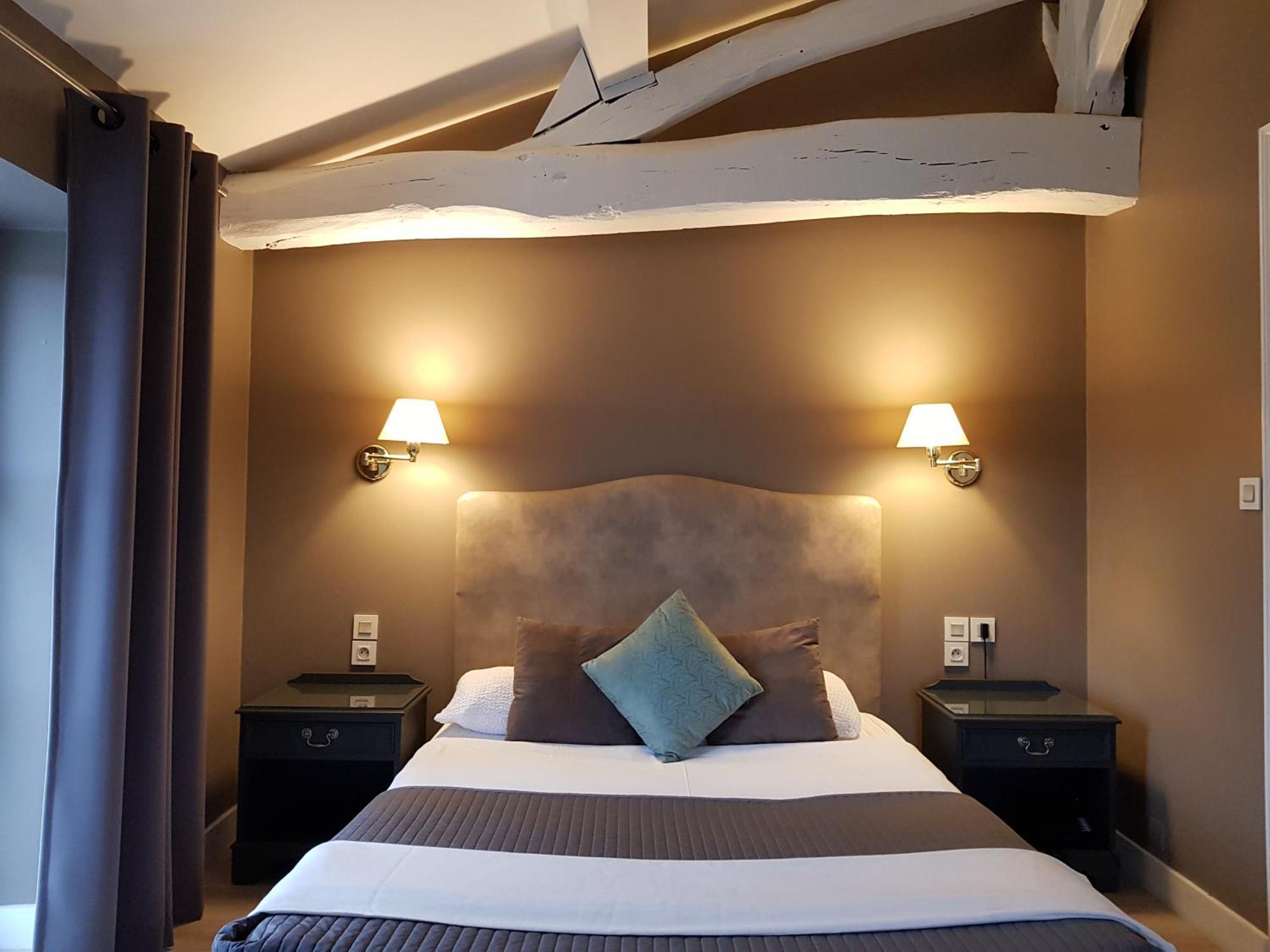 Hotel Restaurant Les Voyageurs Montaigu-Vendee Esterno foto