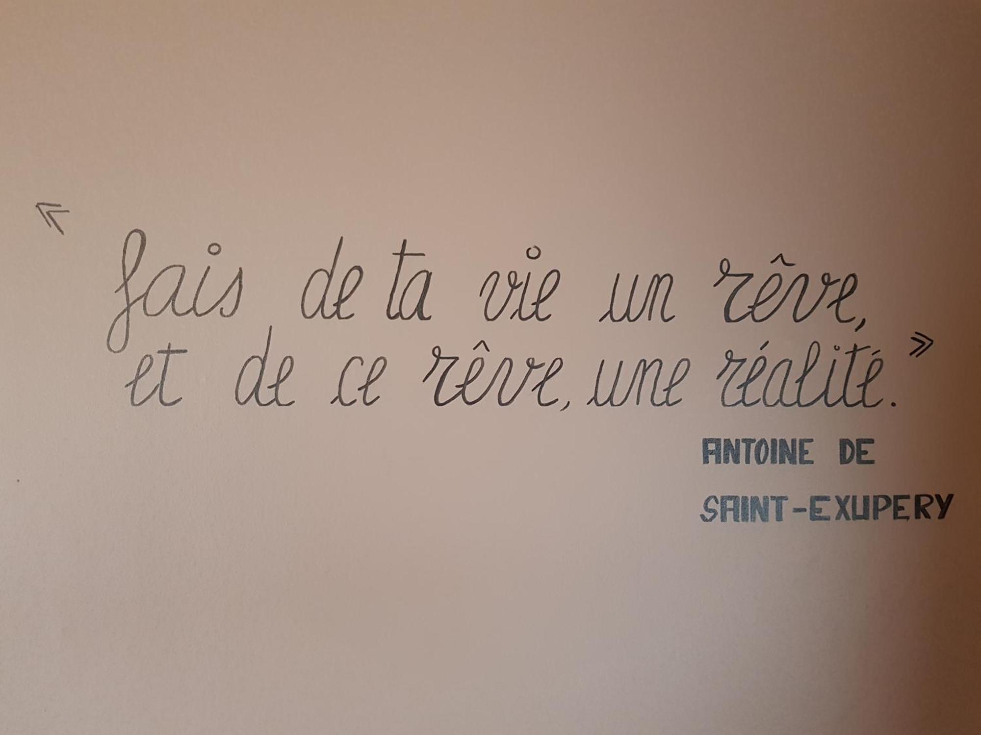 Hotel Restaurant Les Voyageurs Montaigu-Vendee Esterno foto